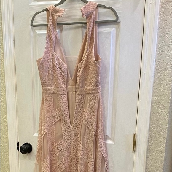 BCBGMAXAZRIA NUDE LACE/TULLE DRESS BEAUTIFUL!❤️ - Picture 4 of 6